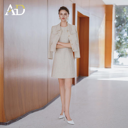 AD富家千金miu系穿搭2025新款杏色小香风编织套装格纹外套连衣裙 商品图0