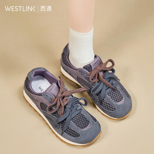 【限时秒杀】西遇厚底德训鞋女新款秋季复古学院舒适轻便休闲鞋平底运动鞋V1857074 商品图1