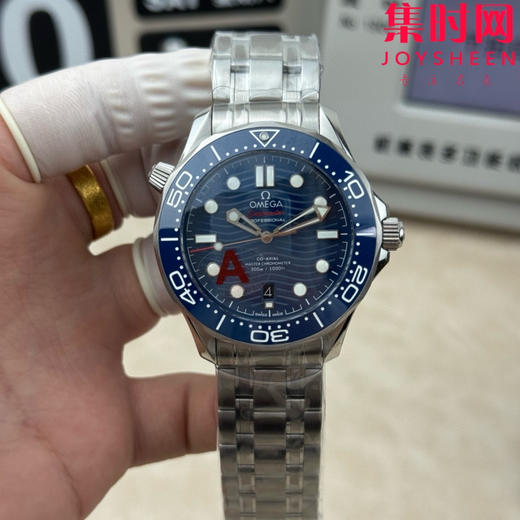 欧米茄VS海马300米系列V3版 原装开模 蓝海马
款式：男士潜水腕表 商品图0