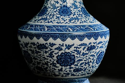 守艺 · 青花缠枝莲纹贯耳方肩瓶 柴窑 高56cm 宽38.5cm 商品图1