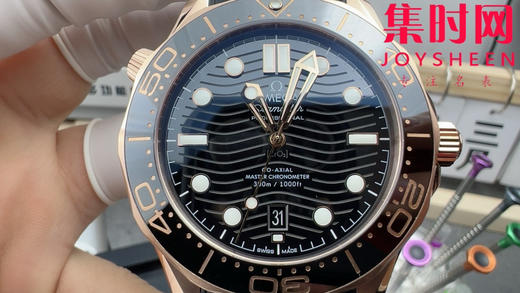 欧米茄VS海马300米系列 原装开模 全玫金黑海马
款式：男士潜水腕表 商品图1