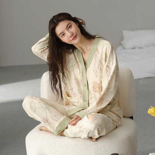 【云优选】东方韵味雪梵莱 国风系列免bra家居服带胸垫设计防凸点不走光 宽松版型搭配新中式印花 九色可选 /气质优雅/居家休闲/居家外出可穿！ 商品图3