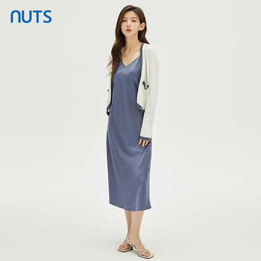 NUTS商场同款高级气质时尚V领醋酯缎面长款吊带连衣裙女332101078 商品图2