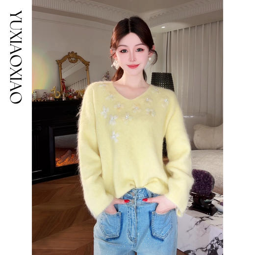 余潇潇【雏菊画幕】慵懒时髦羊驼毛混纺拼立体花朵刺绣V领宽松毛衣 商品图0