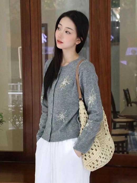 【高品质私服】【香家同款-纯手工烟花绣针织开衫】意大利进口100%黄金羊毛料 只选细腻柔长的顶级羊毛，天然柔软不扎肤【无标出货 介意慎拍】-WD 商品图7