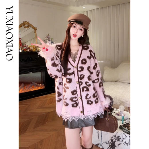 余潇潇【甜心猎手】时尚亮丝绵羊毛混纺拼可拆鸵鸟毛V领宽松毛衣 商品图0