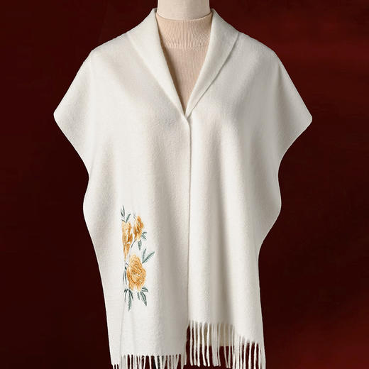 花开富贵 牡丹刺绣羊毛围巾妈妈围脖送婆婆 商品图2