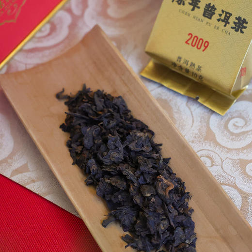 压箱底有壶同享 1.5升焖壶+300克普洱熟茶套装 2009年云南熟普洱茶 送礼 商品图3