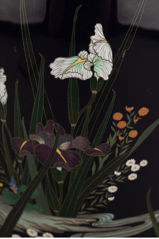 独角鹿西洋古董 1910年代日本明治时期出品「鸢尾」主题银胎七宝烧花瓶 商品图5