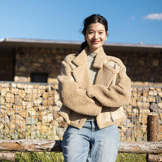 绽放691朵/羊羔毛麂皮绒拼接拉链落气质肩袖立领短外套女秋冬新款 商品图0