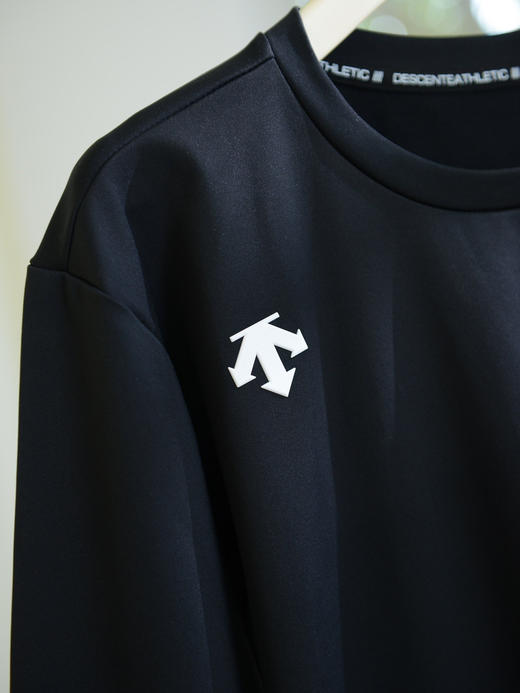 原单正品 DESCENTE迪桑特TRAINING系列综合训练运动健身男士长袖针织衫，100%聚酯纤维，透气排汗亲肤柔软，健康环保除菌，透气吸湿！
颜色：黑色 白色
尺码：M～3XL 商品图7