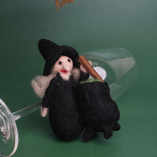 订购6周到｜Felt So Good-Wanda the Witch Biodegradable Halloween-女巫 旺达 羊毛毡 挂件［英国设计师］ 商品图5