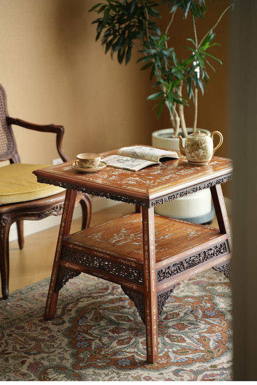 独角鹿西洋古董 19世纪末中国出品镂雕祥纹传统楼阁人物主题天然材质镶嵌双层茶几 商品图1