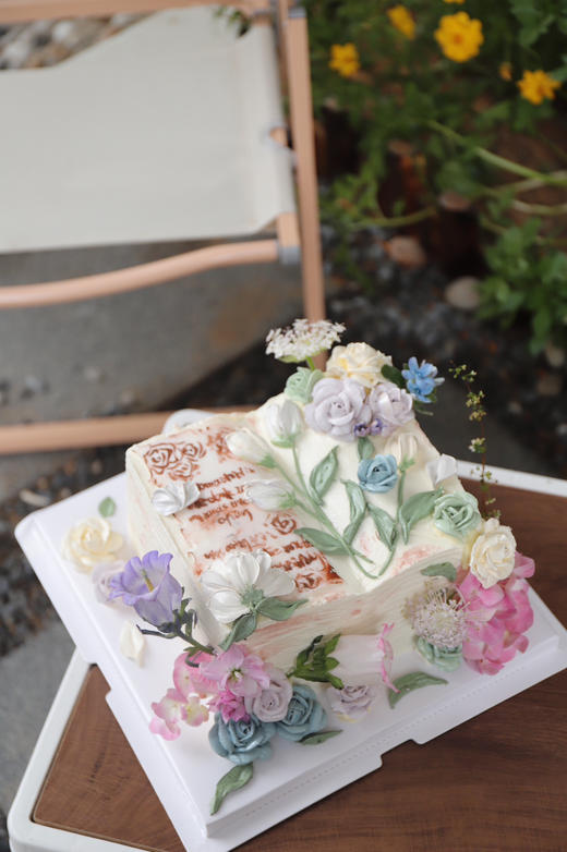 拥有自由书籍和鲜花 商品图0