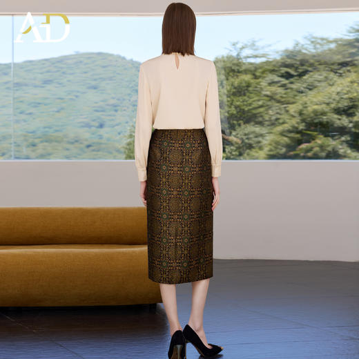 AD职场通勤范衬衫套装女2025新款米色长袖衬衣高级感提花包臀半裙 商品图4