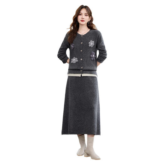 HR YBER615时尚拼色花绣圆领纽扣两件套裙 商品图4