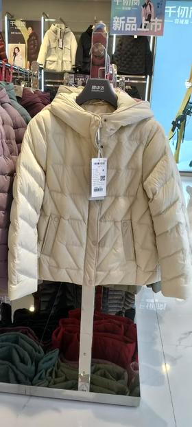 2F雪中飞羽绒服