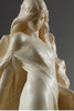 【已售】独角鹿西洋古董 19世纪意大利雕塑家Giuseppe Gambogi签名创作「岩石旁手持鲜花的年轻女子」雪花石雕塑 商品缩略图2