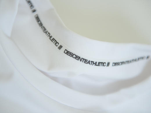 原单正品 DESCENTE迪桑特TRAINING系列综合训练运动健身男士长袖针织衫，100%聚酯纤维，透气排汗亲肤柔软，健康环保除菌，透气吸湿！
颜色：黑色 白色
尺码：M～3XL 商品图5