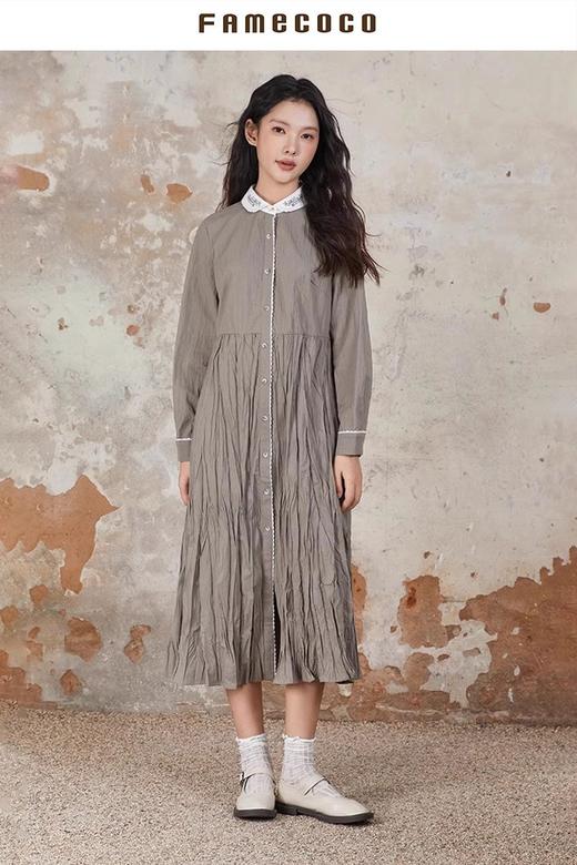 Famecoco刺绣娃娃领直筒连衣裙百搭肌理感长裙FAB6FA024 商品图5