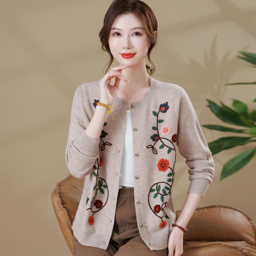 羊毛绒衫洋气妈妈针织衫开衫绣花 商品图6