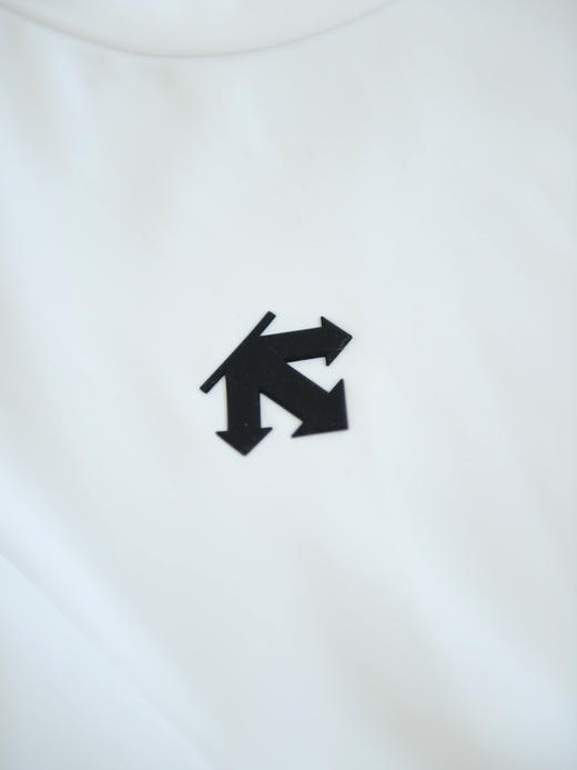 原单正品 DESCENTE迪桑特TRAINING系列综合训练运动健身男士长袖针织衫，100%聚酯纤维，透气排汗亲肤柔软，健康环保除菌，透气吸湿！
颜色：黑色 白色
尺码：M～3XL 商品图8