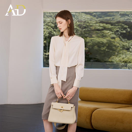 AD时尚气质简约百搭衬衫女秋高级感系带V领上衣两件套同色系穿搭 商品图3