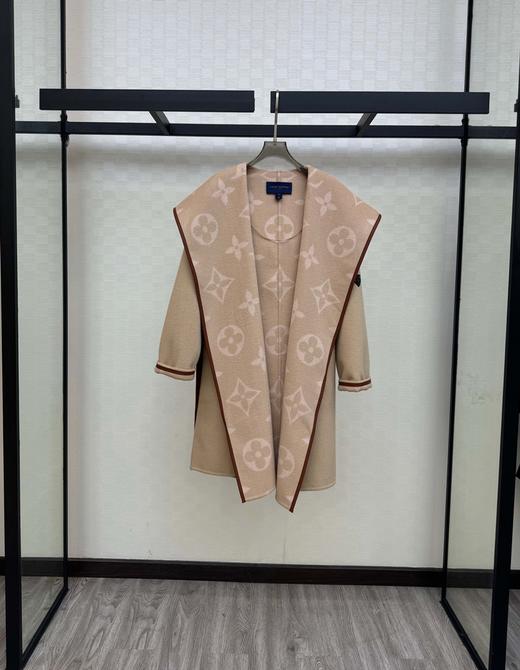 驴家 秋冬经典款大衣 奶茶色大花长款大衣（SZX*MM） 商品图4