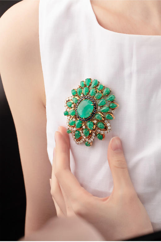 独角鹿西洋古董 1970年代美国出品18K黄金镶嵌蓝宝石钻石及祖母绿胸针 商品图0