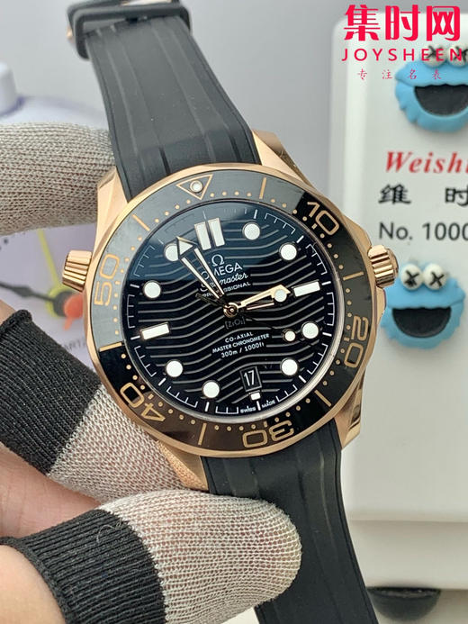 欧米茄VS海马300米系列 原装开模 全玫金黑海马
款式：男士潜水腕表 商品图1