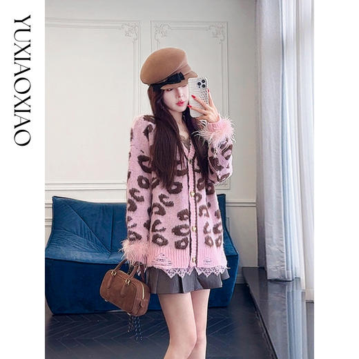 余潇潇【甜心猎手】时尚亮丝绵羊毛混纺拼可拆鸵鸟毛V领宽松毛衣 商品图3