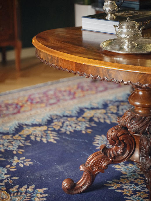 【已售】独角鹿西洋古董 19世纪法国出品洛可可复兴风格镂雕装饰胡桃木椭圆形书桌 商品图2