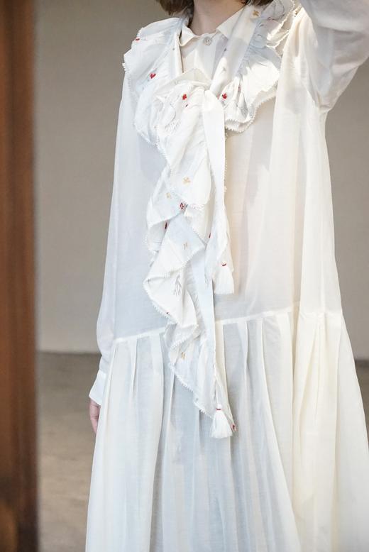 BUNON 轻盈印花刺绣荷叶边真丝披肩领巾围巾 商品图0