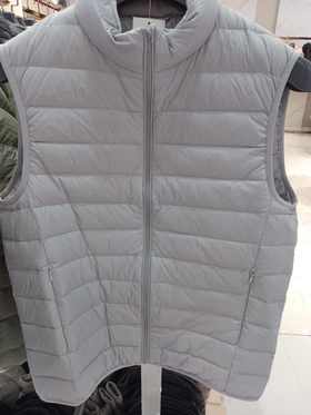 2F雪中飞羽绒服