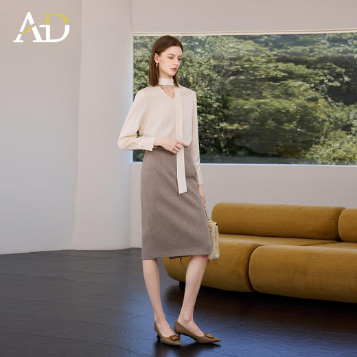 AD时尚气质简约百搭衬衫女秋高级感系带V领上衣两件套同色系穿搭 商品图2