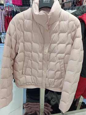 2F雪中飞羽绒服