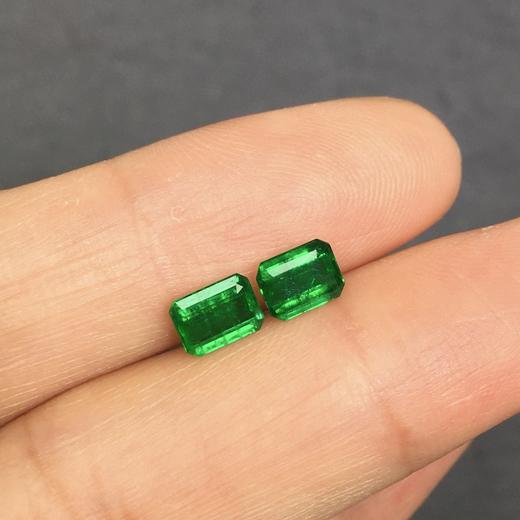 1.2ct祖母绿裸石耳钉料 商品图2