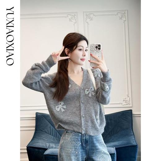 余潇潇【月半威尼斯】马海毛绵羊毛混纺蝴蝶结钻饰V领开衫&圆领毛衣 商品图4