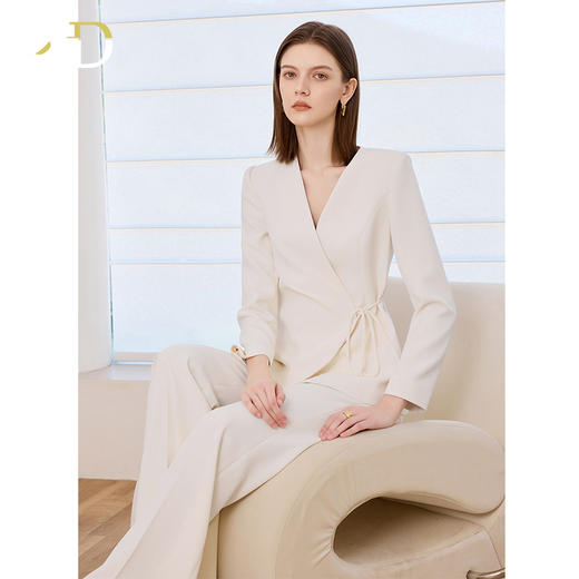 AD白色新中式职业装西装套装女2025秋冬季高级感V领系带西服外套 商品图2