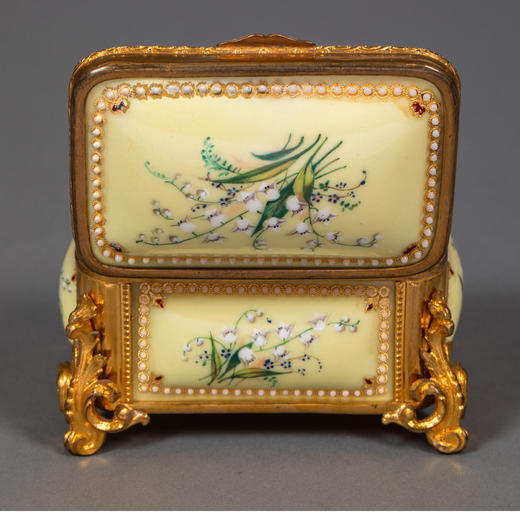 【已售】独角鹿西洋古董 19世纪法国出品铜鎏金精雕镶嵌「铃兰」主题珐琅彩绘珍宝盒 商品图4