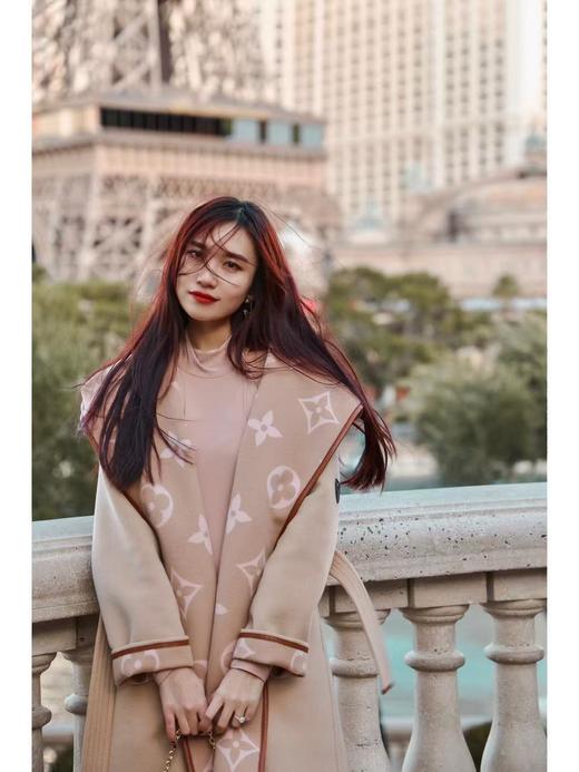 驴家 秋冬经典款大衣 奶茶色大花长款大衣（SZX*MM） 商品图1