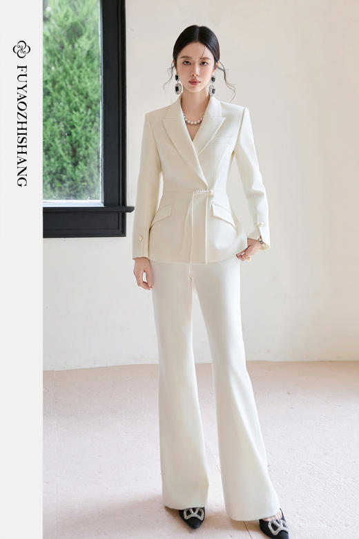 FUYAO扶摇 新中式盘扣时尚套装女2025新款白色国风显瘦西装外套 商品图5