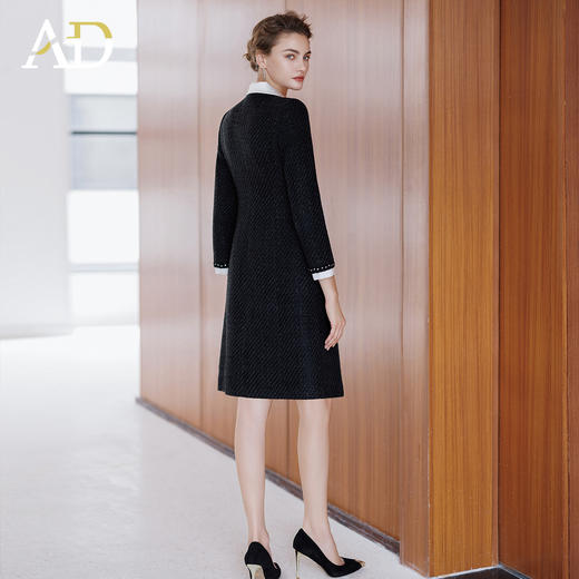 AD黑色雪尼尔接拼醋酸领连衣裙女秋冬季新款小香风黑白撞色西装裙 商品图4
