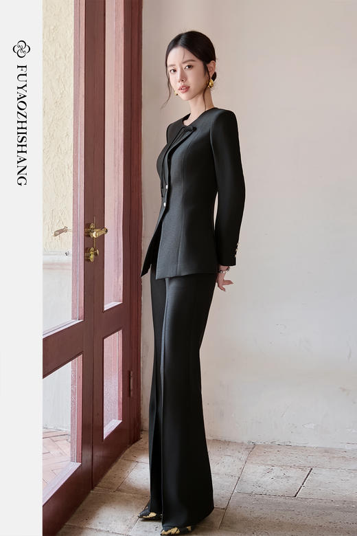 FUYAO扶摇 黑色时尚套装女新款复古斜襟圆领西装外套微喇裤两件套 商品图5