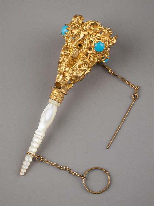 【已售】】独角鹿西洋古董 1850-1880年代法国出品涡卷纹饰铜鎏金精雕嵌蓝色琉璃装饰母贝手柄捧花棒 商品图2