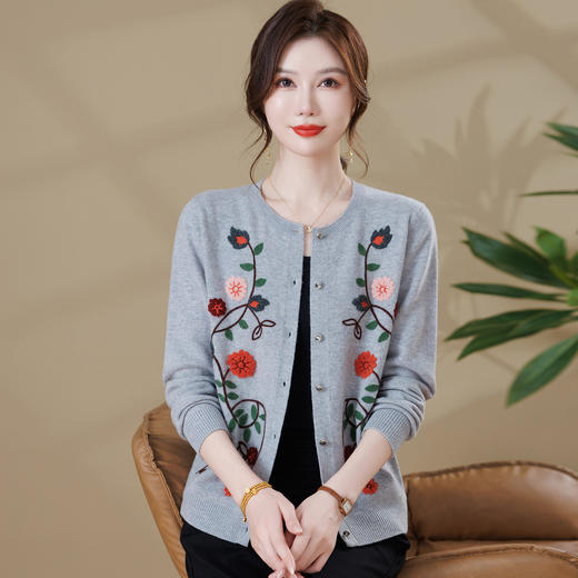 羊毛绒衫洋气妈妈针织衫开衫绣花 商品图7