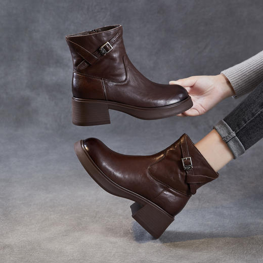 ZM 258717轻奢手抓纹皮靴舒适圆头皮带扣马丁靴 商品图1