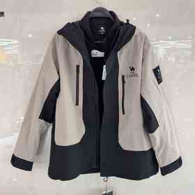 骆驼 三合一冲锋衣 379.90元（不退不换，线上线下同时售卖，不保证有货）613212-WY