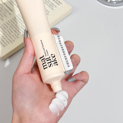 爆单【预售到11月30号】【秋寇香氛柔嫩精华手甲精华护手霜】滋润保湿 淡润手纹，自然醇香  2大专利多种进口精华成分 快速吸收不黏腻 无惧四季干燥 商品图5