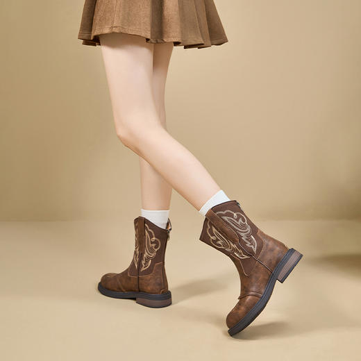 西遇西部刺绣牛仔靴女新款秋冬复古新疆美拉德短靴棕色马丁靴K2057159 商品图4